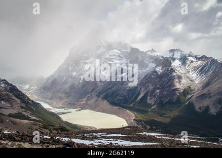 Montagnes et lac de Laguna Torre dans le parc national de Los Glaciares, Argentine Banque D'Images
