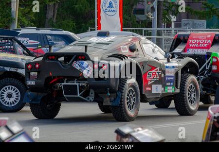 Omsk, Russie. 01 juillet 2021. Un participant de France Chicherit Guerlane de l'équipe de Serradorri se prépare à commencer le rallye de la voie de la soie, crédit: Igor Kut Banque D'Images