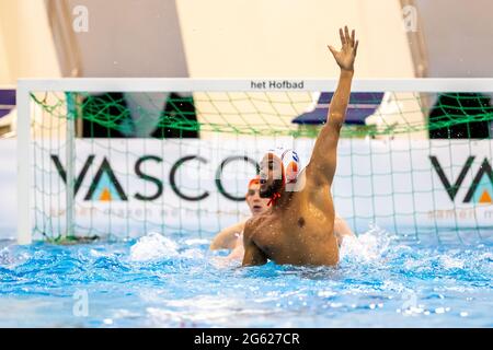 Pays-Bas. 1er juillet 2021. La Haye, PAYS-BAS - 1 JUILLET: #3 Bilal Gbadamassi (pays-Bas) pendant le match de water-polo amical pays-Bas / Allemagne - Uitzwaaiwedstrijden 2021 à Zwembad het Hofbad le 2 juillet 2021 à la Haye, pays-Bas (photo de Ron Hoenson/Orange Pictures) crédit: Orange pics BV/Alay Live News Banque D'Images