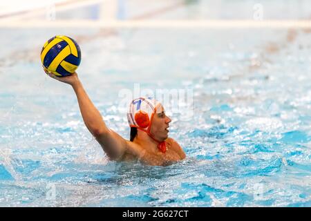 Pays-Bas. 1er juillet 2021. La Haye, PAYS-BAS - 1 JUILLET: #7 Benjamin Hessels (pays-Bas) pendant le match de water-polo amical pays-Bas / Allemagne - Uitzwaaiwedstrijden 2021 à Zwembad het Hofbad le 2 juillet 2021 à la Haye, pays-Bas (photo de Ron Hoenson/Orange Pictures) crédit: Orange pics BV/Alay Live News Banque D'Images