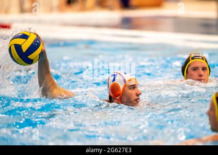 Pays-Bas. 1er juillet 2021. La Haye, PAYS-BAS - 1 JUILLET: #7 Benjamin Hessels (pays-Bas) pendant le match de water-polo amical pays-Bas / Allemagne - Uitzwaaiwedstrijden 2021 à Zwembad het Hofbad le 2 juillet 2021 à la Haye, pays-Bas (photo de Ron Hoenson/Orange Pictures) crédit: Orange pics BV/Alay Live News Banque D'Images