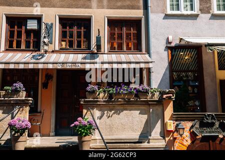 Gdansk, Pologne - 12 juin 2019 : Rue Mariacka, ambre bijoux accessory boutique Banque D'Images