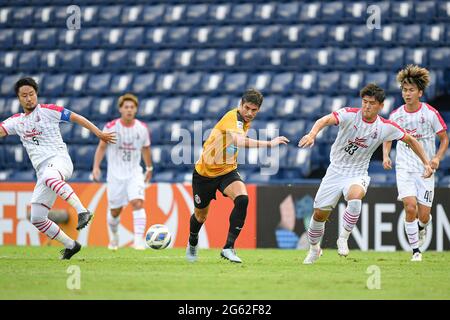 Buriram, Thaïlande. 30 juin 2021. Sergio Suarez (C) de Port FC vu en action pendant le match de l'AFC Champions League 2021 Group J entre Cerezo Osaka et Port FC au stade Buriram.(score final; Cerezo Osaka 1:1 Port FC) (photo par Amphol Thongmueangluang/SOPA Images/Sipa USA) crédit: SIPA USA/Alamy Live News Banque D'Images