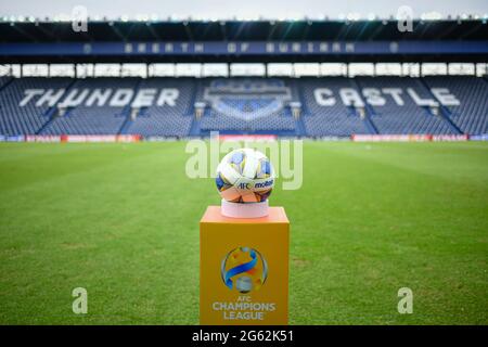 Buriram, Thaïlande. 30 juin 2021. Ballon de football vu lors du match de groupe J de la Ligue des champions de l'AFC 2021 entre Cerezo Osaka et Port FC au stade Buriram.(score final; Cerezo Osaka 1:1 Port FC) Credit: SOPA Images Limited/Alay Live News Banque D'Images