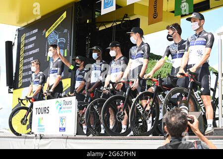 Chateauroux, France. 1er juillet 2021 : Tour de France 2021, Stage , Tours à Châteauroux. Team Qhubeka Nexthash au début. Banque D'Images