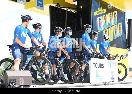 Chateauroux, France. 1er juillet 2021 : Tour de France 2021, Stage , Tours à Châteauroux. Équipe Movistar Banque D'Images