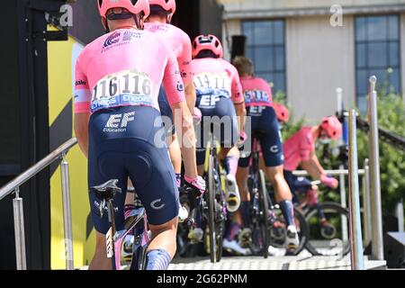 Chateauroux, France. 1er juillet 2021 : Tour de France 2021, Stage , Tours à Châteauroux. Team EF Education Nippo au début de la course Banque D'Images