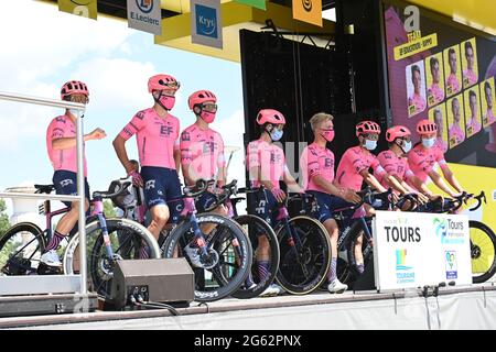 Chateauroux, France. 1er juillet 2021 : Tour de France 2021, Stage , Tours à Châteauroux. Team EF Education Nippo au début de la course Banque D'Images