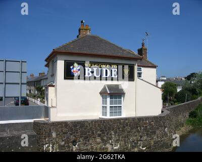 Alamy Bienvenue à Bude Sign.Chemin de la côte sud-ouest.Nord de Cornwall.Pays de l'Ouest.Angleterre.ROYAUME-UNI Banque D'Images