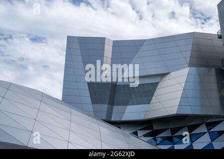 Aalborg, Danemark - 7 juin 2021 : vue détaillée de l'emblématique Maison de la musique d'Aalborg Banque D'Images