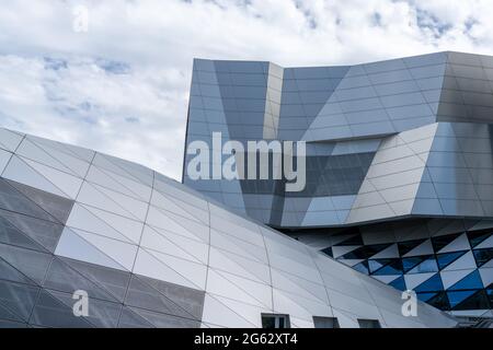 Aalborg, Danemark - 7 juin 2021 : vue détaillée de l'emblématique Maison de la musique d'Aalborg Banque D'Images