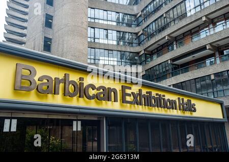 Londres- juillet 2021: Salon Barbican Halls, partie du centre Barbican et domaine de logement dans la ville de Londres Banque D'Images