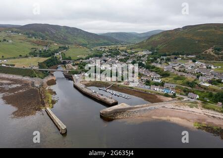 Vue aérienne du village de Helmsdale, Sutherland, Écosse. Banque D'Images