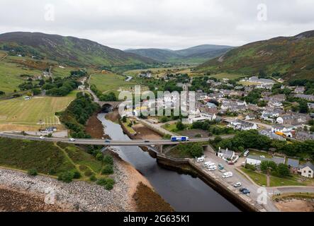 Vue aérienne du village de Helmsdale, Sutherland, Écosse. Banque D'Images