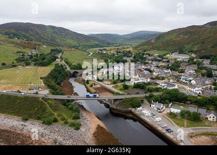 Vue aérienne du village de Helmsdale, Sutherland, Écosse. Banque D'Images