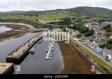 Vue aérienne du village de Helmsdale, Sutherland, Écosse. Banque D'Images