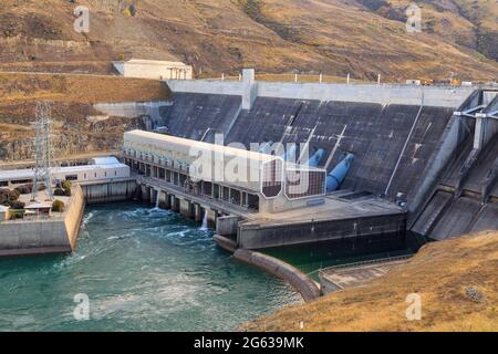 Le barrage de Clyde et la centrale hydroélectrique sur la rivière Clutha, Otago (Nouvelle-Zélande) Banque D'Images