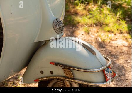 terni ,italie JUILLET 02 2021 :vespa 50 special vintage piaggio Banque D'Images