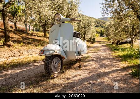 terni ,italie JUILLET 02 2021 :vespa 50 special vintage piaggio Banque D'Images