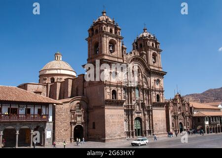 Cuzco, Pérou - août 2009 l'église la Compania de Jesus sur la place Plaza de Armas à Cuzco, Pérou. Banque D'Images