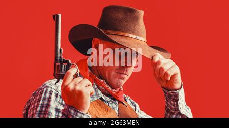 Bandit américain dans le masque, homme occidental avec chapeau. Homme portant un chapeau de cow-boy, arme à feu. L'Ouest, les armes. Portrait d'un cow-boy Banque D'Images