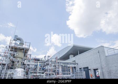 Wesseling, Allemagne. 02 juillet 2021. Vue de la nouvelle usine d'électrolyse de l'hydrogène de la société d'énergie Shell. L'usine est commandée par cérémonie en présence du ministre-président Laschet. Credit: Rolf Vennenbernd/dpa/Alay Live News Banque D'Images