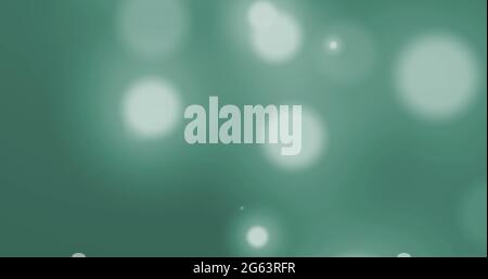 Image de taches blanches brillantes de lumière se déplaçant dans le mouvement hypnotique sur fond vert Banque D'Images