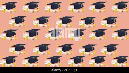 Composition de plusieurs chapeaux de remise des diplômes sur fond de saumon Banque D'Images