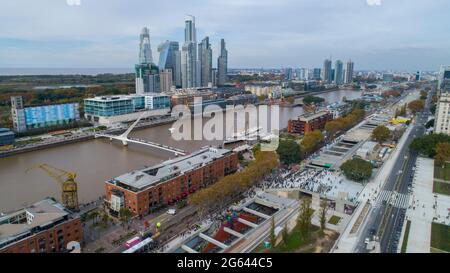 Vue aérienne de Puerto Madero à Buenos Aires - Argentine. Banque D'Images