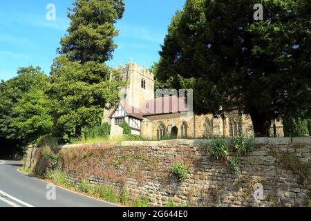 Vue sur l'église St Wilfrid depuis Halton Road, Halton, Lancaster, Lancashire, Angleterre, Royaume-Uni Banque D'Images