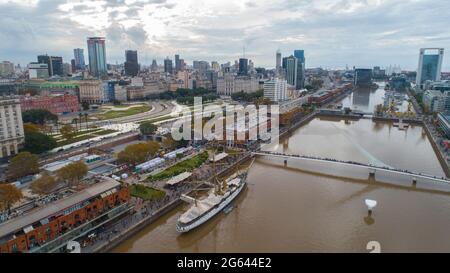 Vue aérienne de Puerto Madero à Buenos Aires - Argentine. Banque D'Images