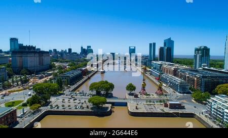 Vue aérienne de Puerto Madero à Buenos Aires - Argentine. Banque D'Images