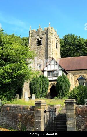 Vue sur l'église St Wilfrid depuis Halton Road, Halton, Lancaster, Lancashire, Angleterre, Royaume-Uni Banque D'Images