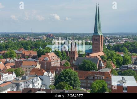 Vue aérienne de la ville hanséatique de Lübeck, une ville du nord de l'Allemagne Banque D'Images