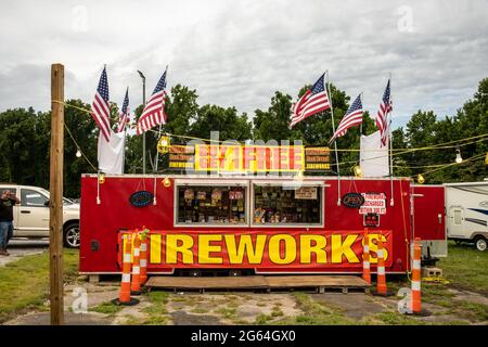 Greenville, Caroline du Sud, États-Unis, 2 juillet 2021. Des stands de feux d'artifice surgissent à travers le sud en prévision des célébrations du week-end du 4 juillet de l'indépendance aux États-Unis. Credit: Jodie Castellani / Alamy News. Banque D'Images