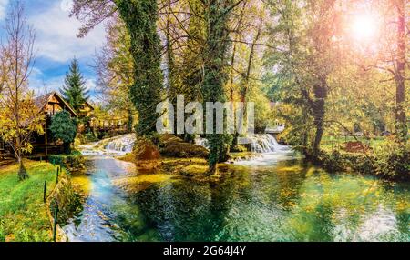 Paysage rural avec le village de Rastoke près de Slunj en Croatie Banque D'Images