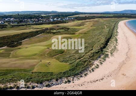 Vue aérienne de Royal Dornoch Golf Links et de la plage de Dornoch, Sutherland, Dornoch, Écosse. Banque D'Images