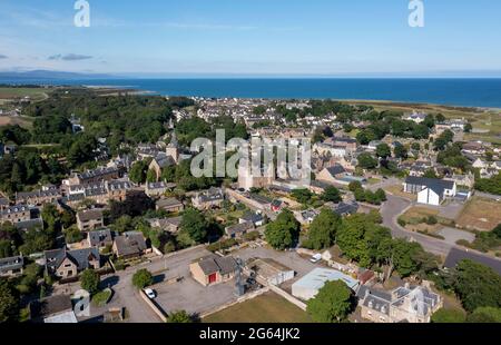 Vue aérienne du centre-ville de Dornoch, Sutherland, Écosse. Banque D'Images