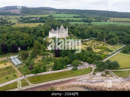 Vue aérienne du château de Dunrobin, Golspie, Sutherland, Écosse, domicile des Earls et des Ducs de Sutherland. Banque D'Images