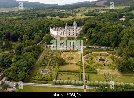 Vue aérienne du château de Dunrobin, Golspie, Sutherland, Écosse, domicile des Earls et des Ducs de Sutherland. Banque D'Images