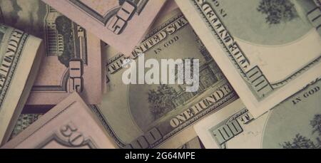 Contexte financier du désordre des billets en espèces en papier en dollars américains. Bannière plat de cinquante dollars et cent billets de dollars. Style vintage Banque D'Images