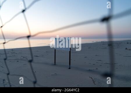 Frontière entre la Pologne et la Russie et frontière entre l'UE et la Russie (avec l'oblast de Kaliningrad) sur la Vistule Spit à Piaski, en Pologne. 21 juin 2021 © Wojciech Strozyk / Alamy Stoc Banque D'Images