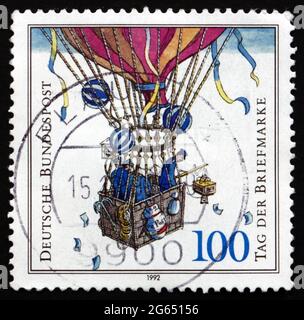 Allemagne - circa 1992 : timbre imprimé dans l'Allemagne montre Balloon Post, Journée du timbre, vers 1992 Banque D'Images