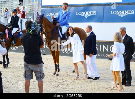 Monaco, Monte-Carlo - 02 juillet 2021 : 15e tour des champions mondiaux de Longines avec HSH Prince Albert II de Monaco et Charlotte Casiraghi lors de la présentation de l'équipe monégasque. Jumping International de Monte-Carlo. Banque D'Images