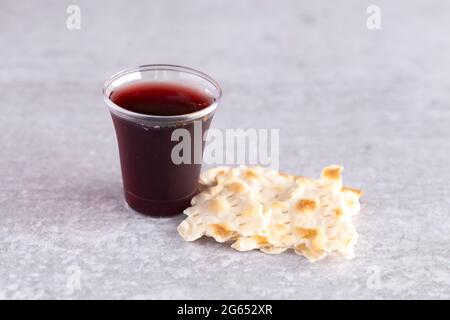 La Sainte Communion de la foi chrétienne du vin et du pain sans Levain Banque D'Images