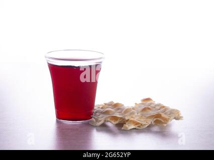 La Sainte Communion de la foi chrétienne du vin et du pain sans Levain Banque D'Images