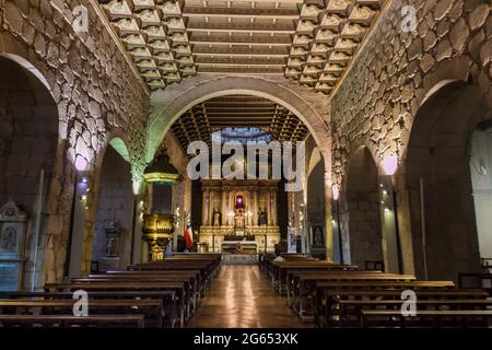 SANTIAGO, CHILI - 27 MARS 2015 : intérieur de l'église de San Francisco à Santiago, Chili Banque D'Images