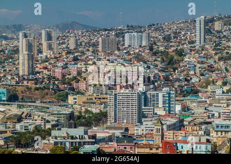 Maisons colorées sur les collines de Valparaiso, Chili Banque D'Images