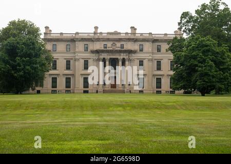Hyde Park, NY - Etats-Unis - 1er juillet 2021 : vue horizontale du site historique national de Vanderbilt Mansion, musée historique de Hyde Park, New York. Banque D'Images