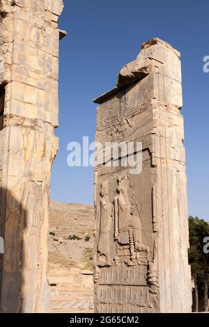 Persepolis, Roi sous Fravashi, relief du Tripylon (salle du Conseil), capitale de l'empire achéménide, province de Fars, Iran, Perse, Asie occidentale, Asie Banque D'Images
